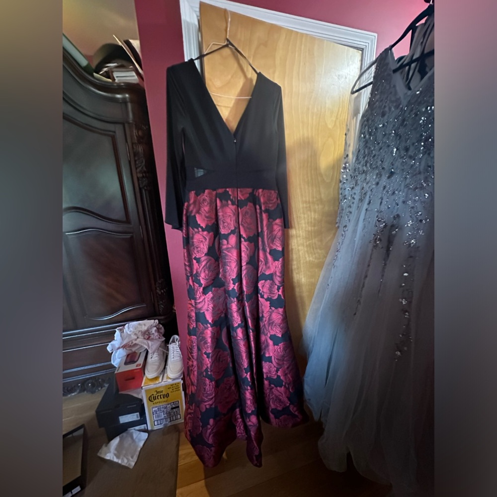 Xscape 3/4 quarter sleeve black evening gown - Picture 4 of 13
